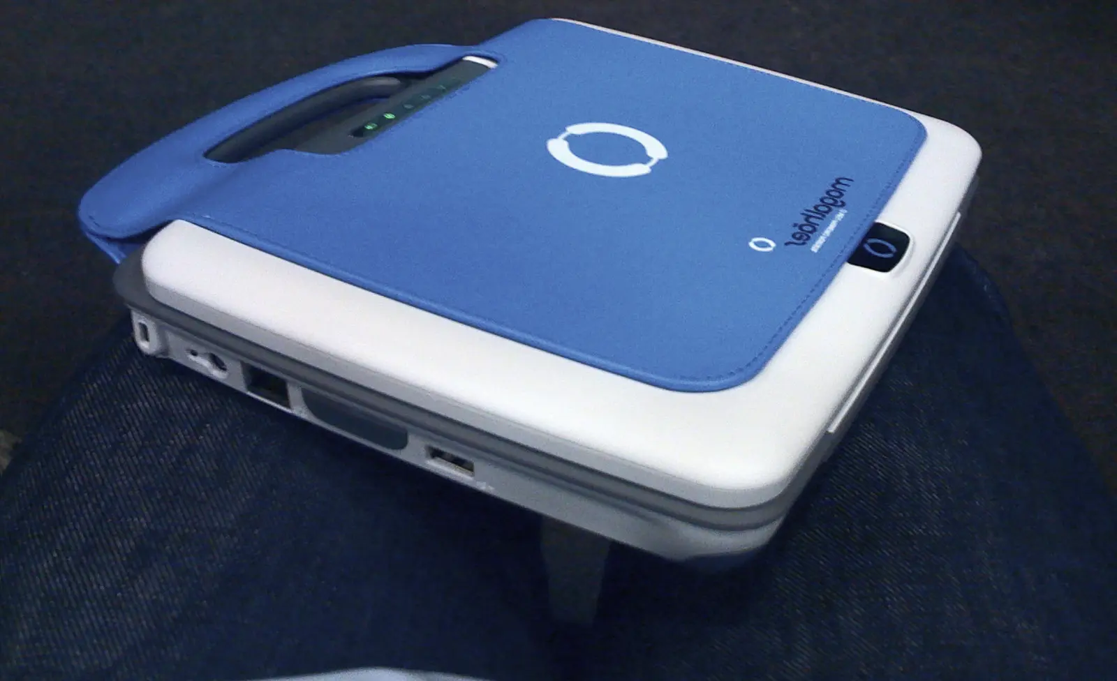 Magalhães Laptop Closed